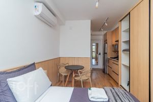 Image 4 - 878404
