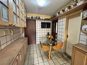 Image 11 - 878412