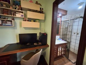 Image 18 - 878412