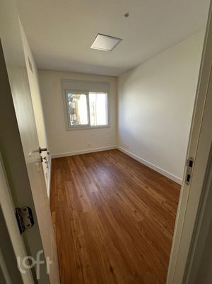 Image 21 - 878435