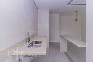 Image 6 - 878439