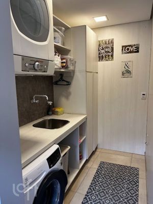 Image 18 - 878460