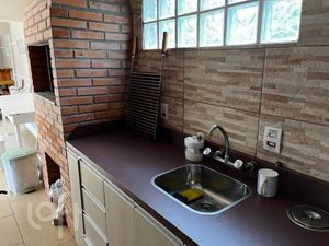 Image 17 - 878460