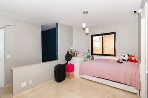 Image 8 - 878466