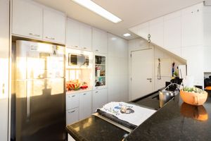 Image 30 - 878466