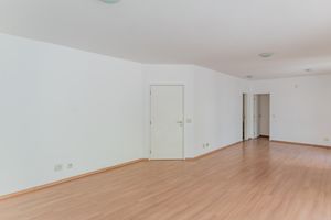 Image 7 - 878489