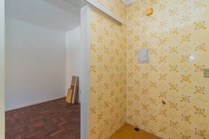 Image 10 - 878496