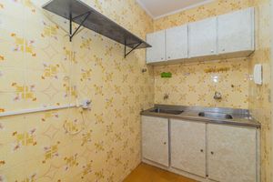Image 12 - 878496