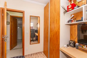 Image 21 - 878553