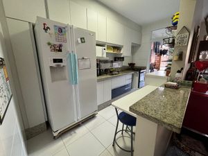 Image 10 - 878554