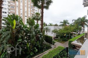 Image 23 - 878555