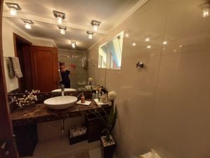Image 17 - 878571