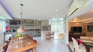 Image 18 - 878583