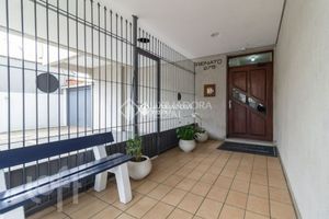 Image 9 - 878600
