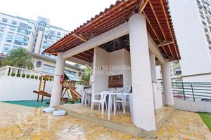 Image 17 - 878637