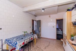 Image 21 - 878640