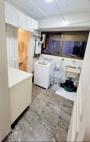 Image 7 - 878654