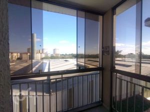 Image 11 - 878662