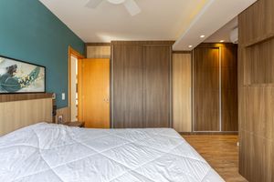 Image 11 - 878665