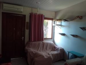 Image 9 - 878670