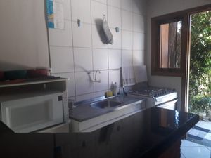 Image 6 - 878670