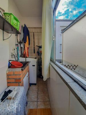 Image 12 - 878675