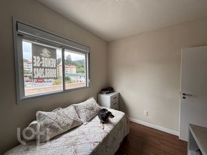 Image 18 - 878680