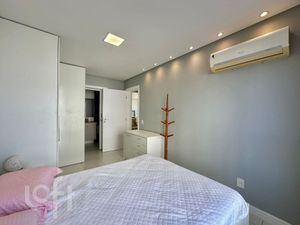 Image 9 - 878682