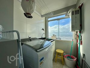Image 7 - 878682
