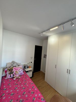 Image 21 - 878683