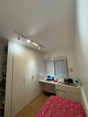 Image 16 - 878683