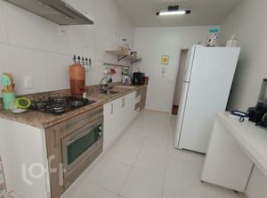 Image 4 - 878691