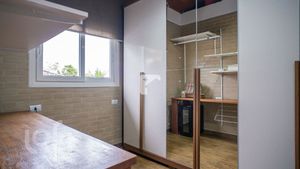 Image 11 - 878692