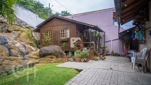 Image 22 - 878692
