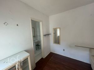 Image 8 - 878693