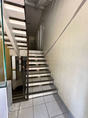 Image 8 - 878704