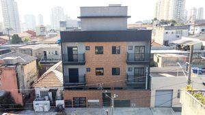 Image 11 - 878705