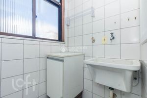 Image 10 - 878707
