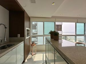 Image 12 - 878736
