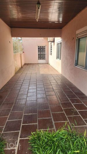 Image 10 - 878737