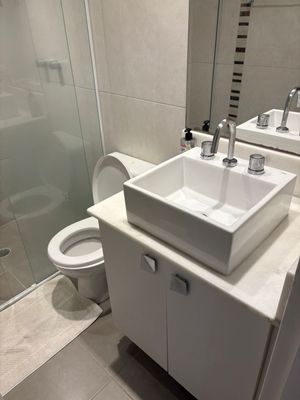Image 19 - 878742