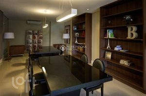 Image 20 - 878744