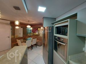 Image 11 - 878744