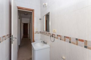 Image 31 - 878747