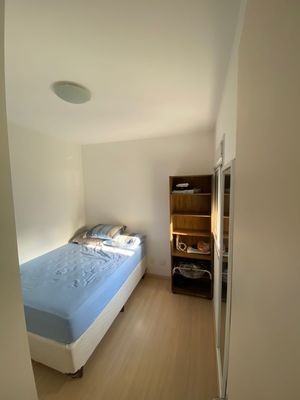 Image 9 - 878806