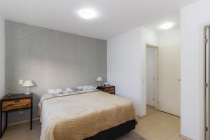 Image 19 - 878806
