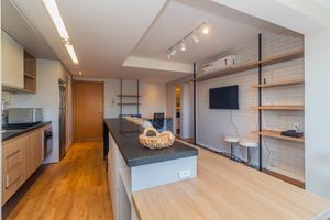 Image 6 - 878821