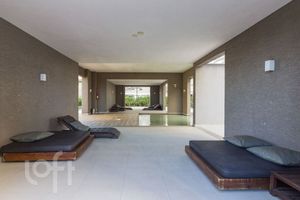 Image 18 - 878825