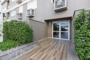 Image 17 - 878825