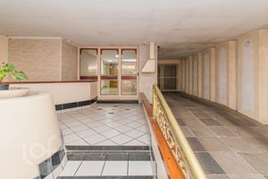 Image 28 - 878827